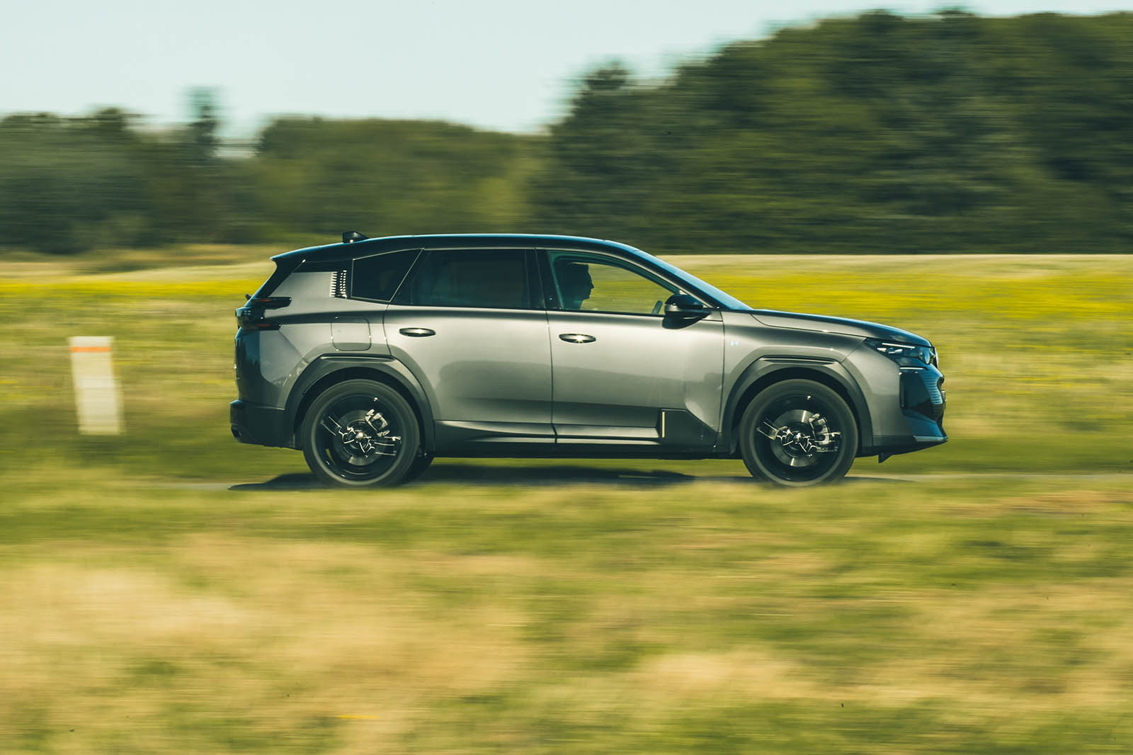 نمای جانبی C5 ایرکراس با طراحی آیرودینامیک