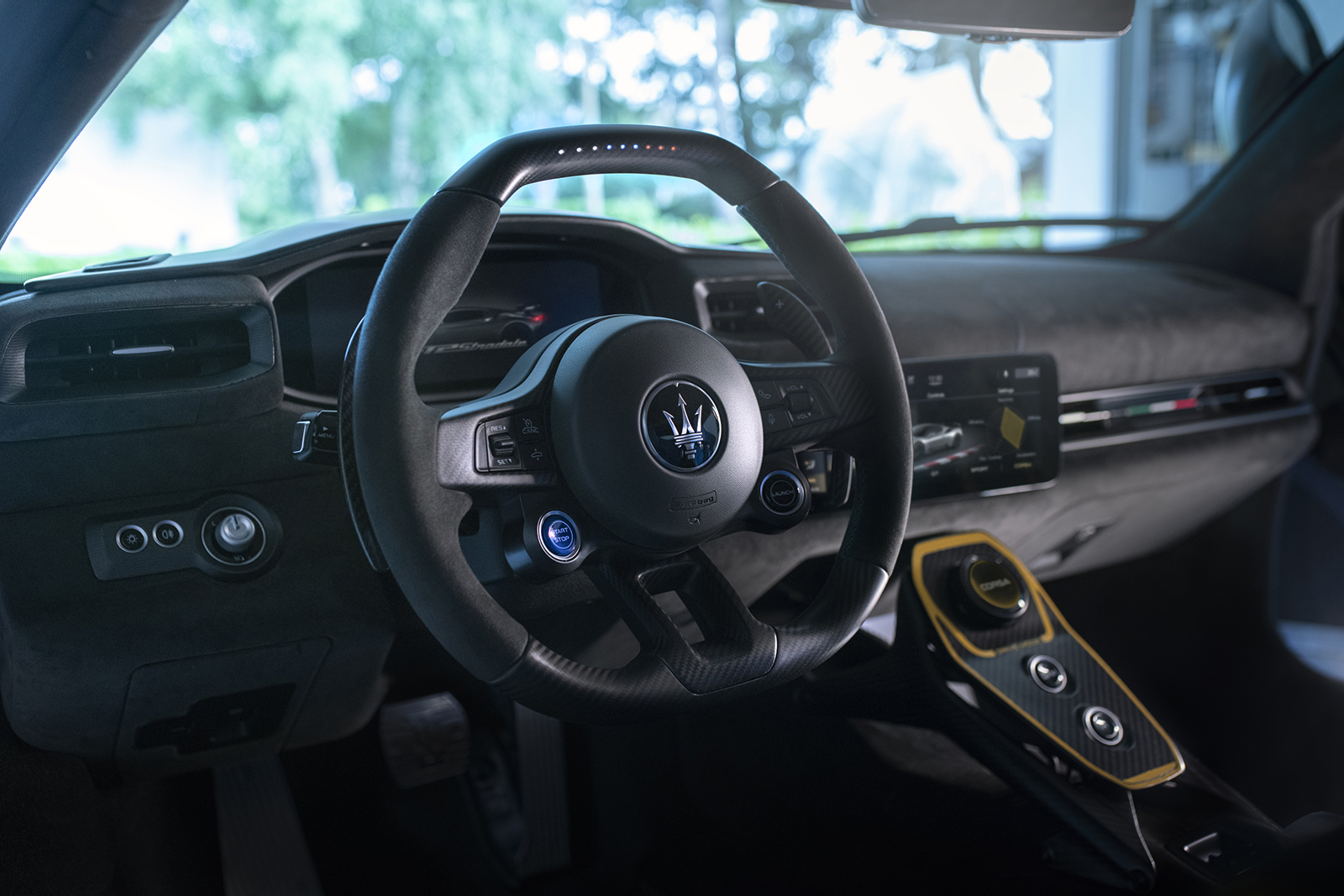 کابین با روکش آلکانتارا