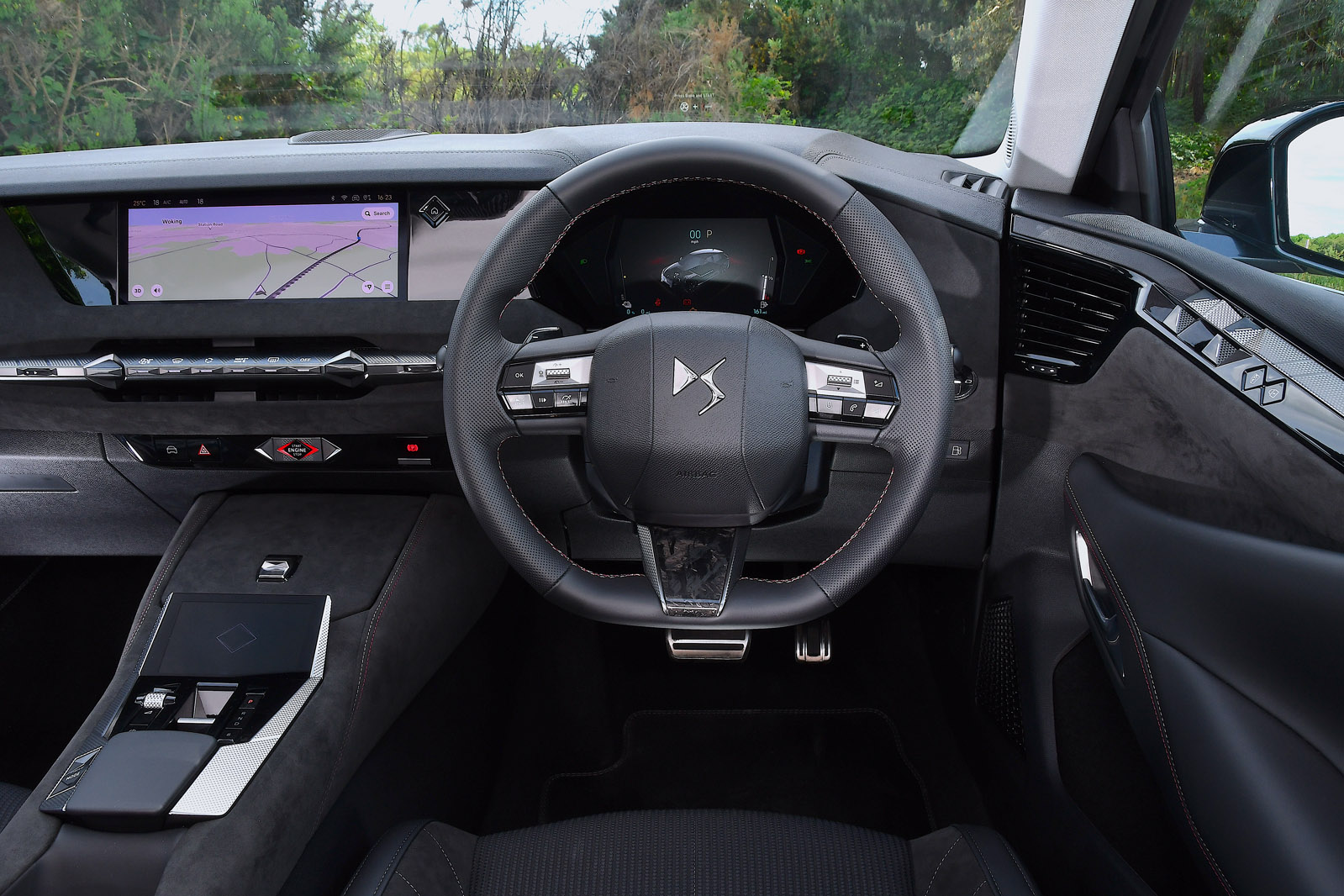 کابین دی اس 4 با طرح الماس و آلکانتارا