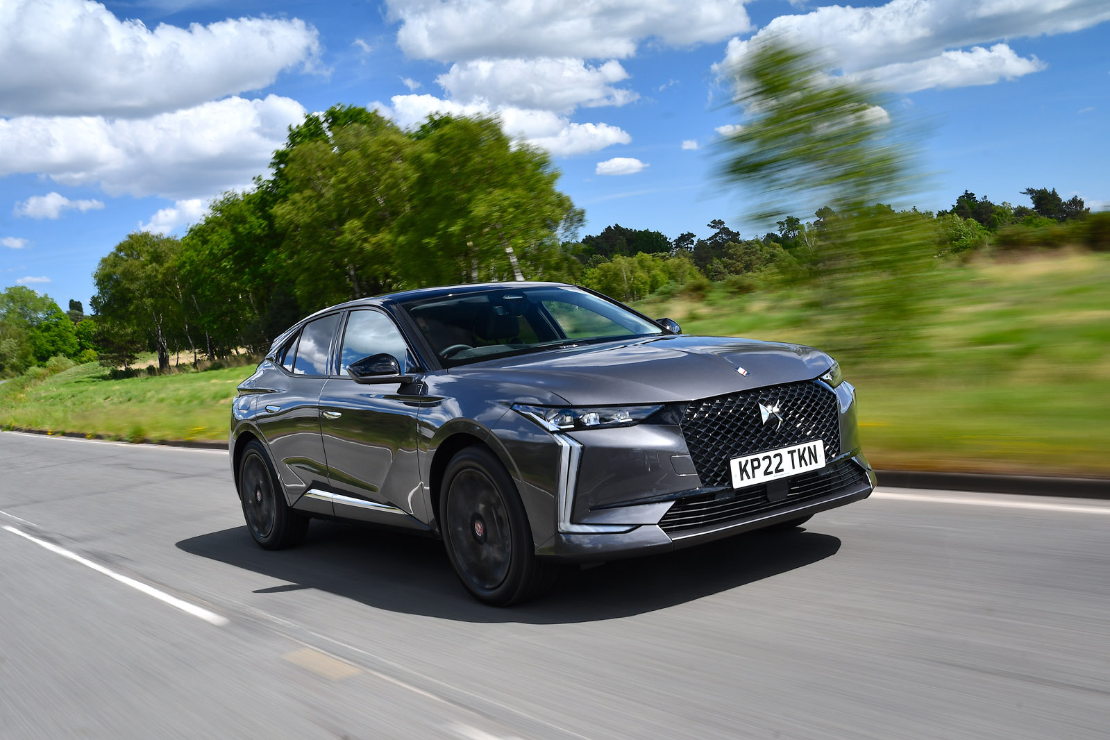 دی اس 4 در جاده کوهستانی