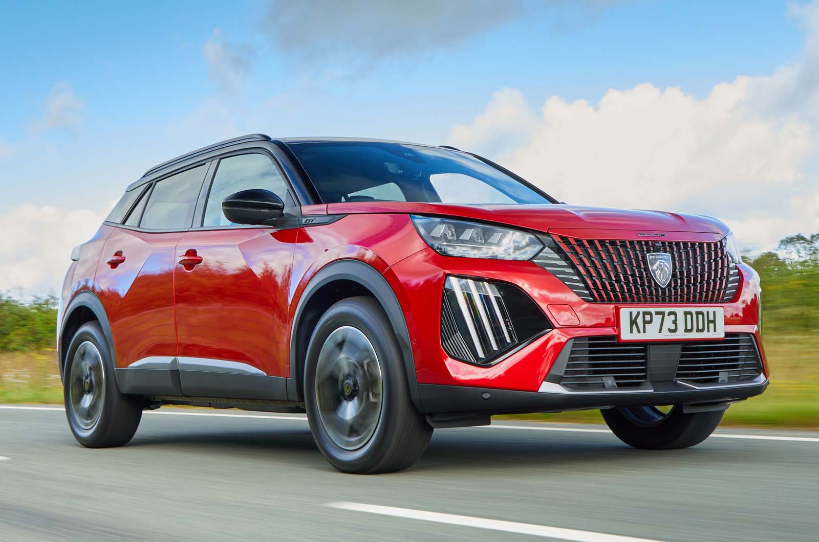 پژو ۲۰۰۸ در حال حرکت با سرعت بالا