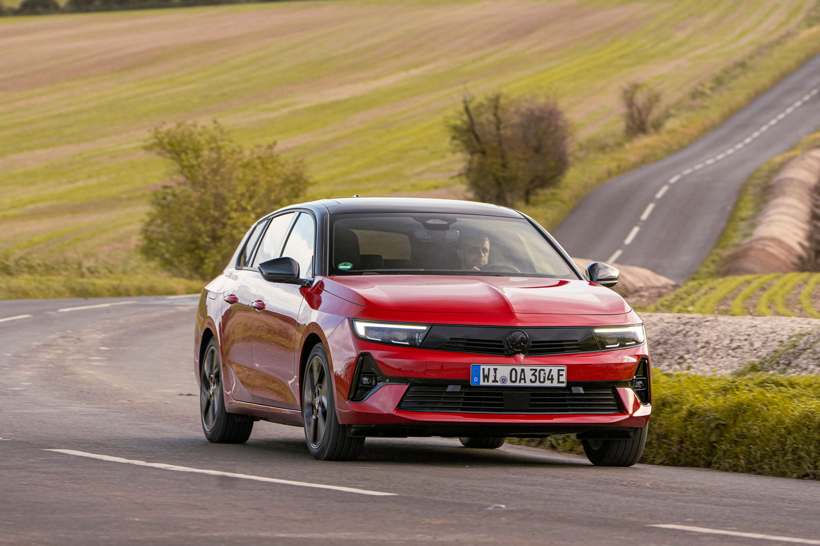 آسترا الکتریک استیشن در جاده