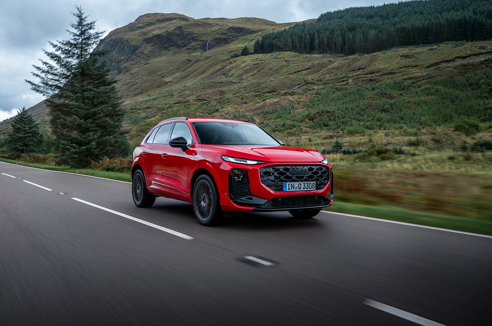 آئودی Q3 در جاده کوهستانی