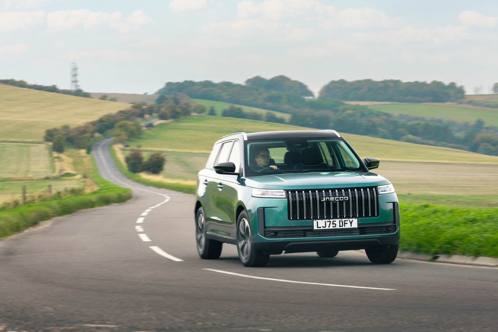 جیکو ۵ در پیچ‌های جاده کوهستانی