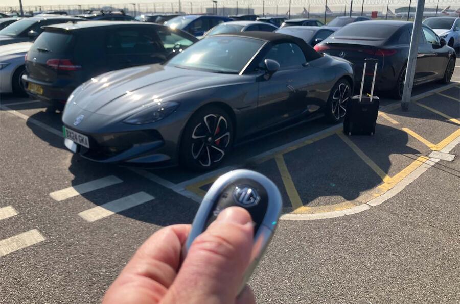 مشکل تخلیه باتری ۱۲ ولت در ام جی سایبرستر