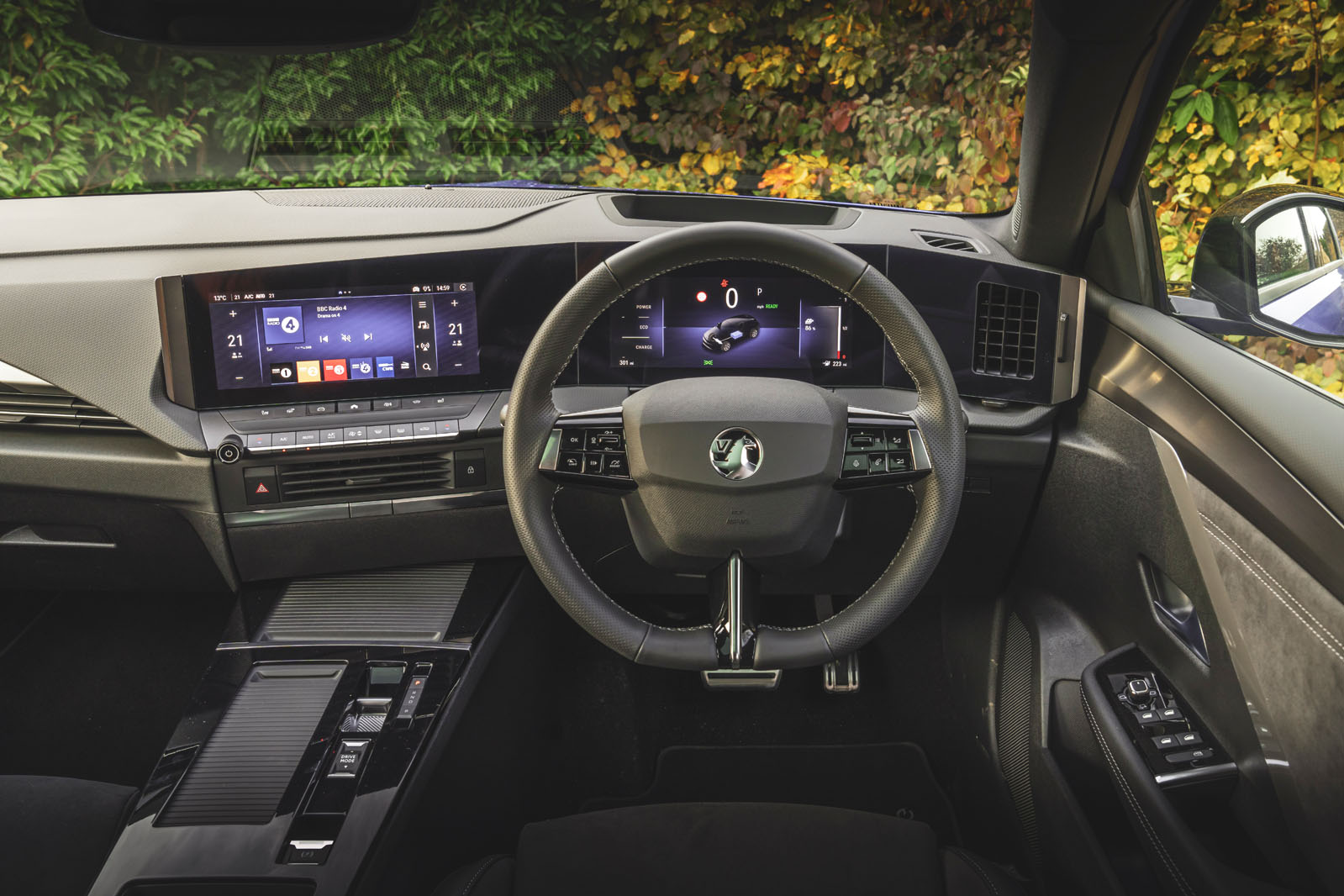 داشبورد دیجیتال با دو نمایشگر ۱۰ اینچی