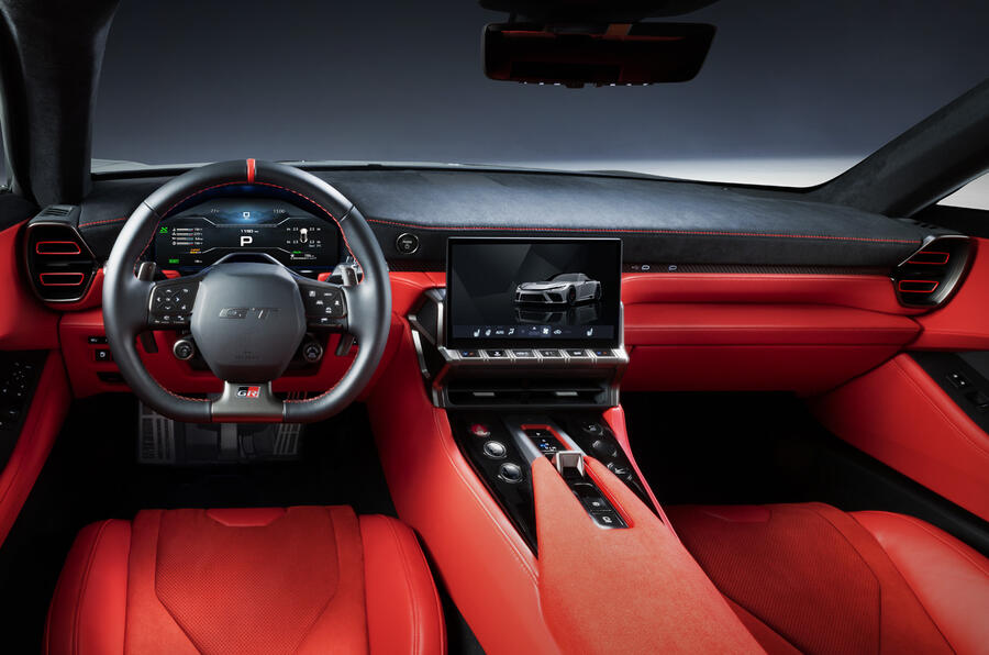 داشبورد و کابین راننده‌محور تویوتا GR GT