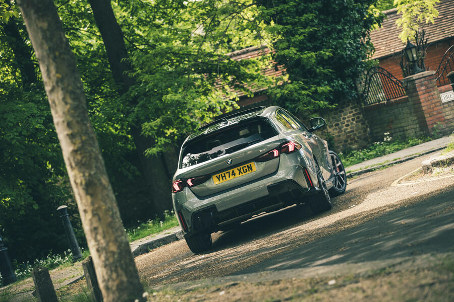 قلب تپنده ۱۵۴ اسبی بی ام و ۱۲۰ با سیستم ۴۸ ولت موتور سه سیلندر توربو بنزینی مایلد هایبرید B38 بی ام و