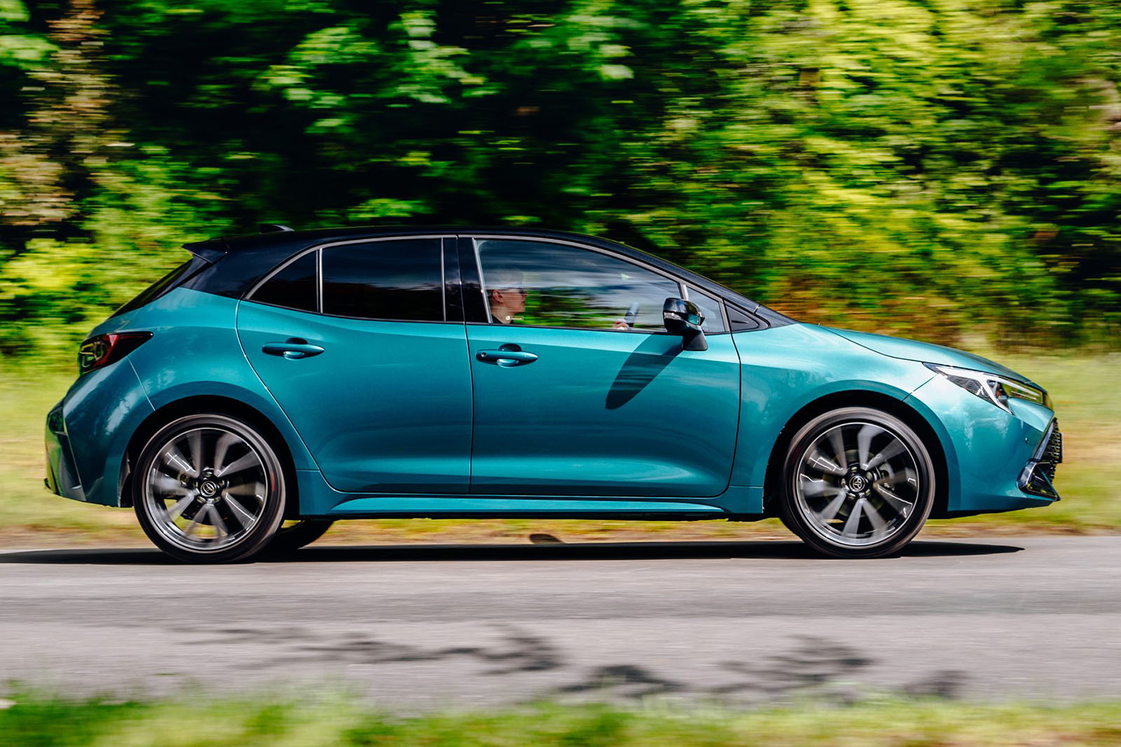 نمای جانبی تویوتا کرولا