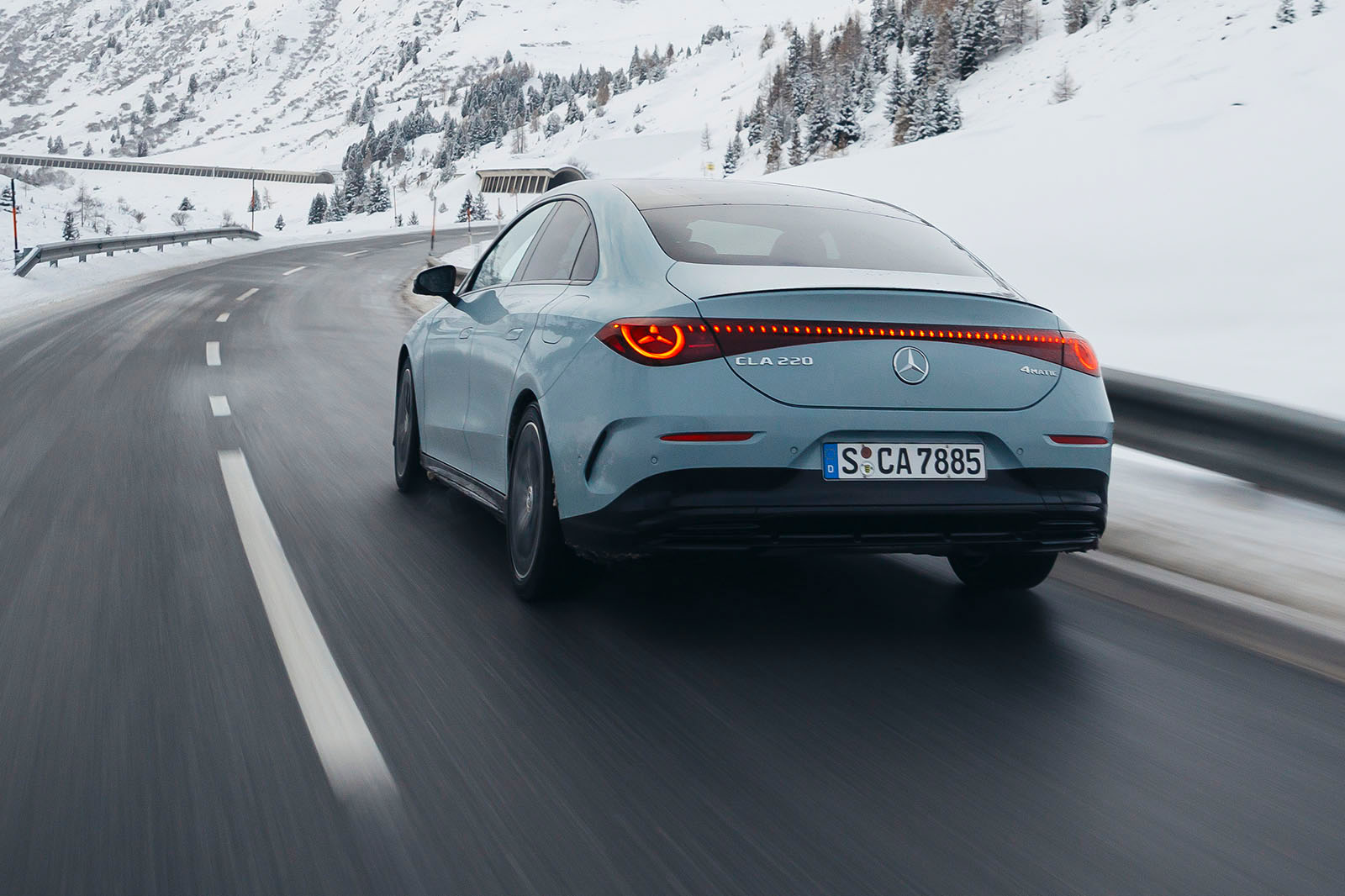 نقد مرسدس CLA هیبریدی 2025 002