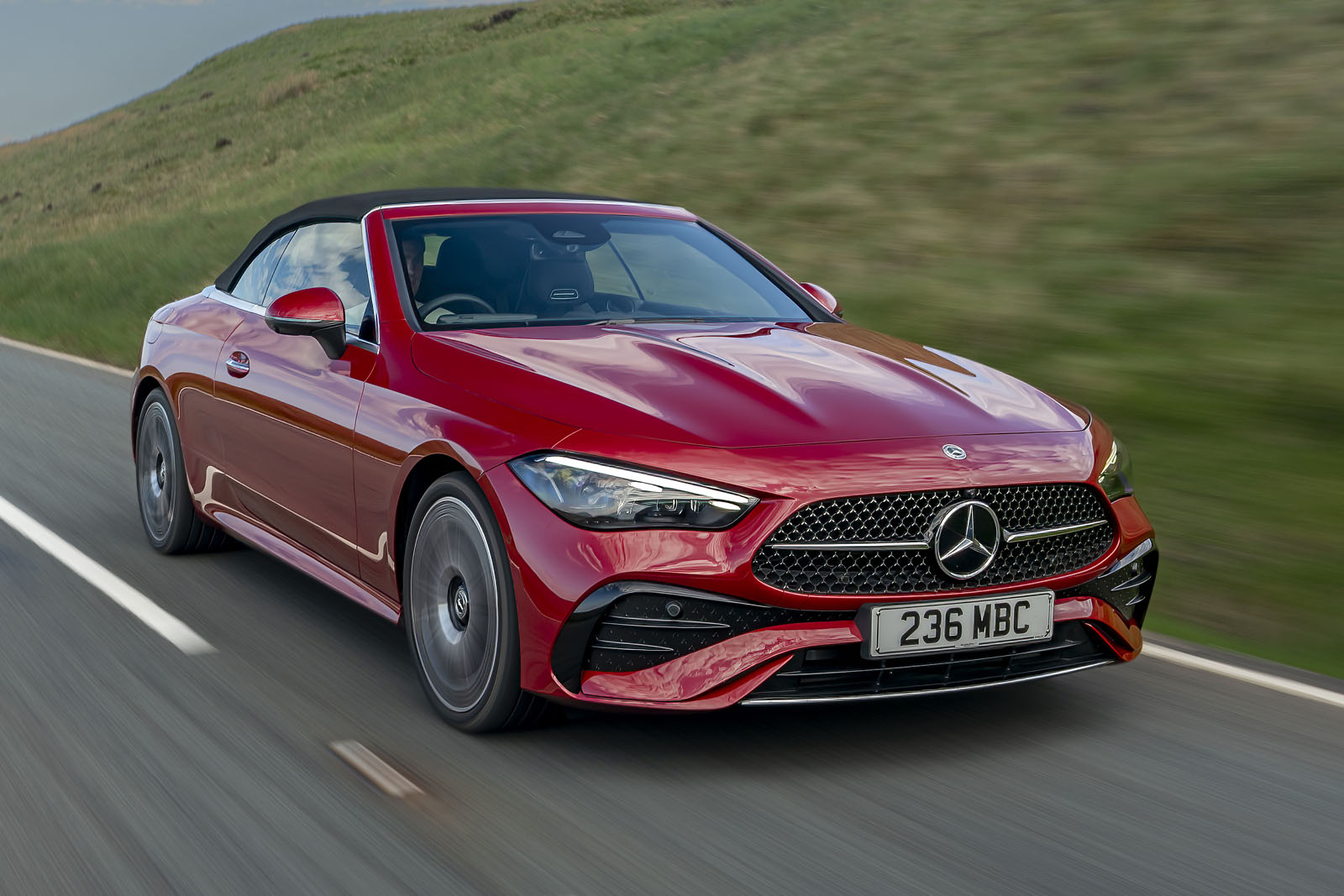 رانندگی جلویی مرسدس بنز CLE کابریوله مدل 2024