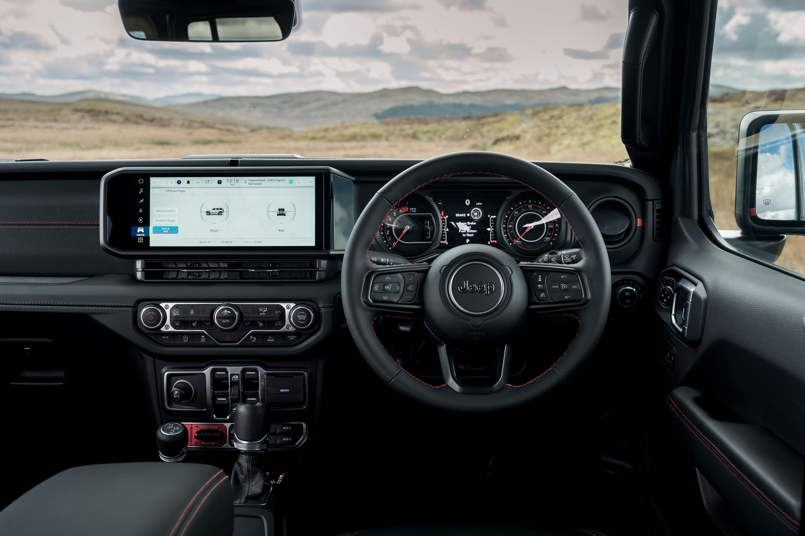 جیپ رانگلر بررسی ۲۰۲۴ ۰۹ داشبورد