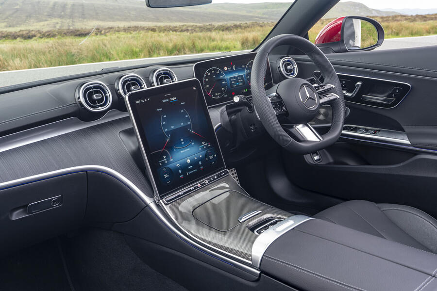 صفحه نمایش عمودی مرسدس بنز CLE کابریوله مدل 2024