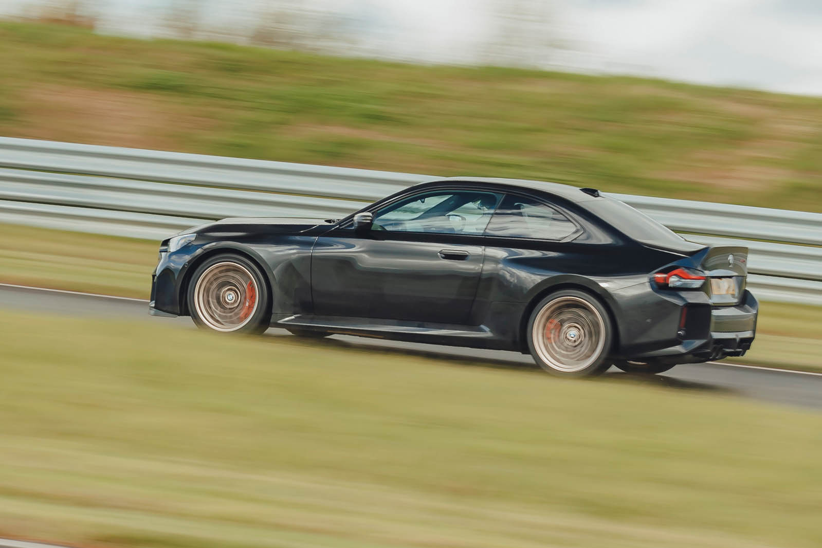 بررسی بی ام و ام2 سی اس 2025 02