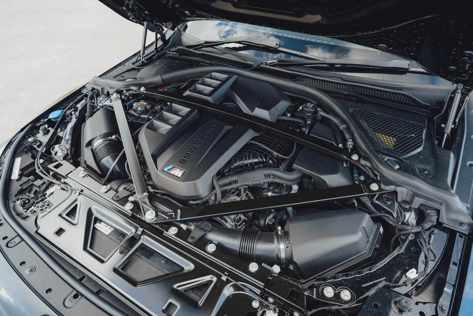 بررسی بی ام و ام2 سی اس 2025 18