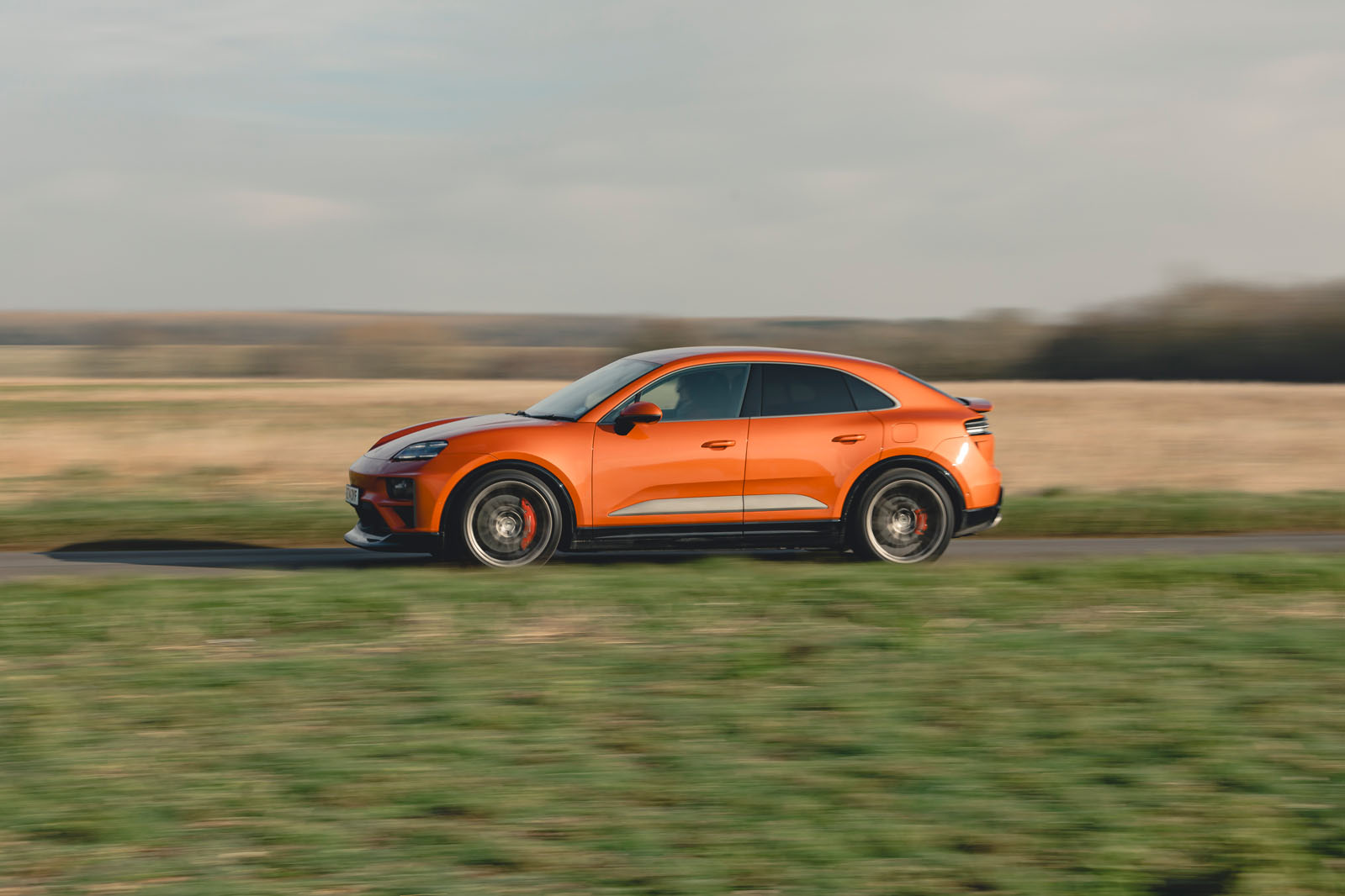 نمای پانورامیک پورشه ماکان توربو الکتریکی ۲۰۲۵