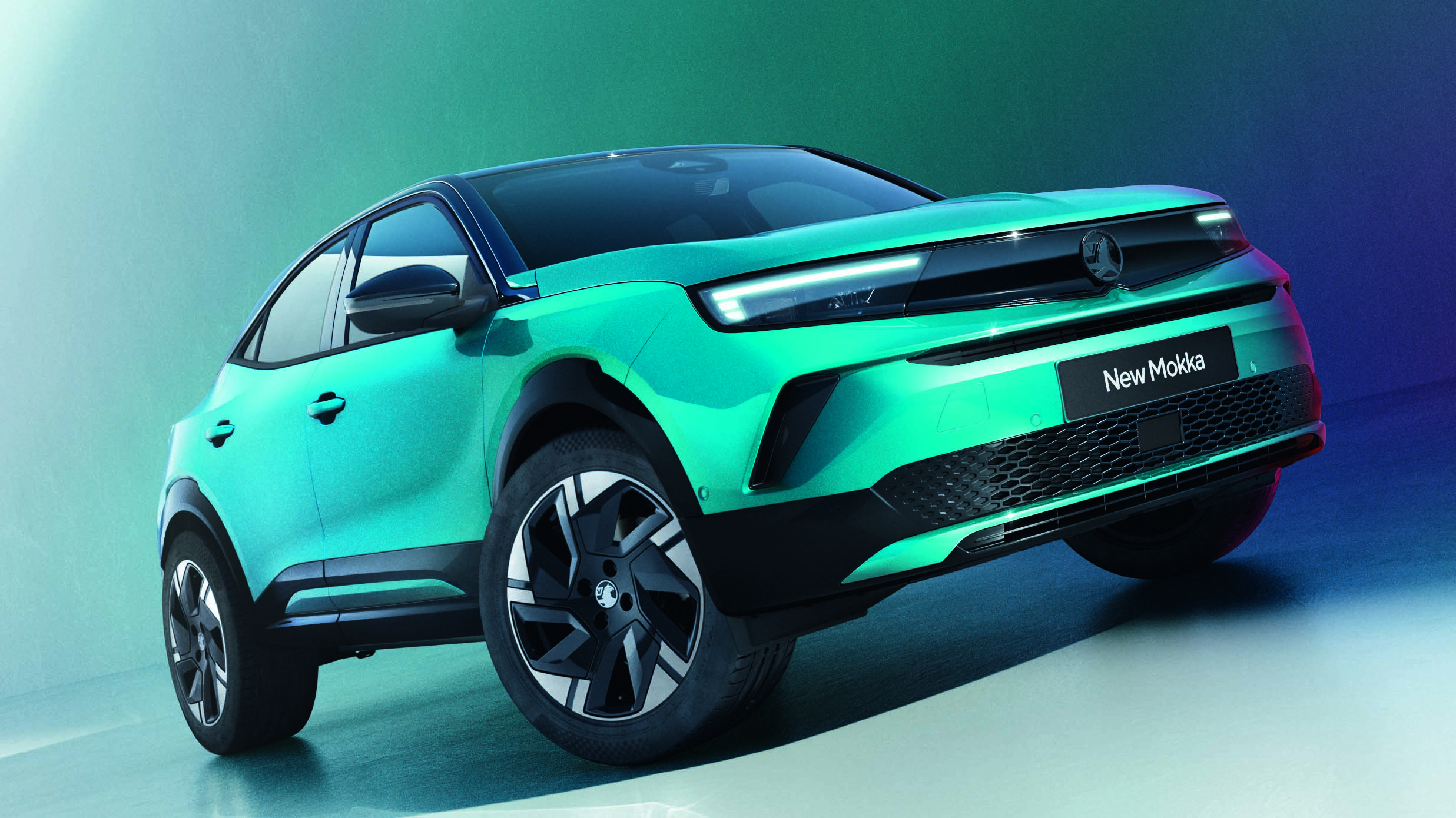 نمای سه‌چهارم جلو اوپل موکا الکتریکی ۲۰۲۵