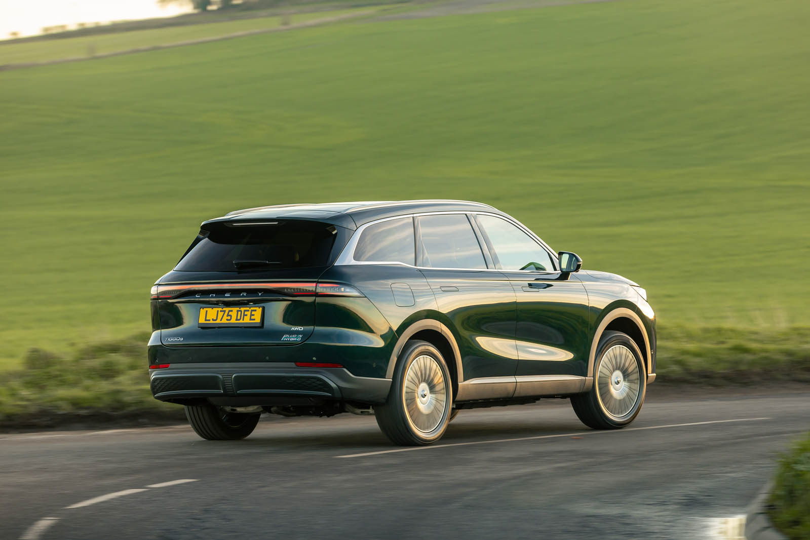 نمای رانندگی در محیط شهری