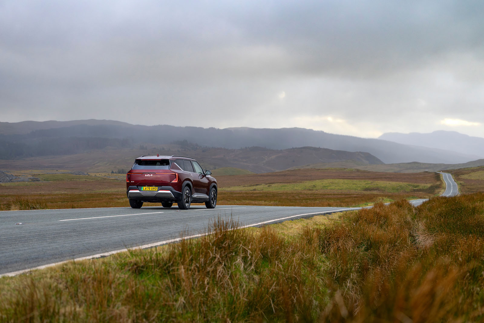 تصویر بررسی کیا EV5 مدل 2025 شماره 022