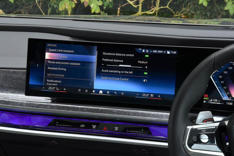 بررسی BMW سری 7 2025 - کابین داخلی