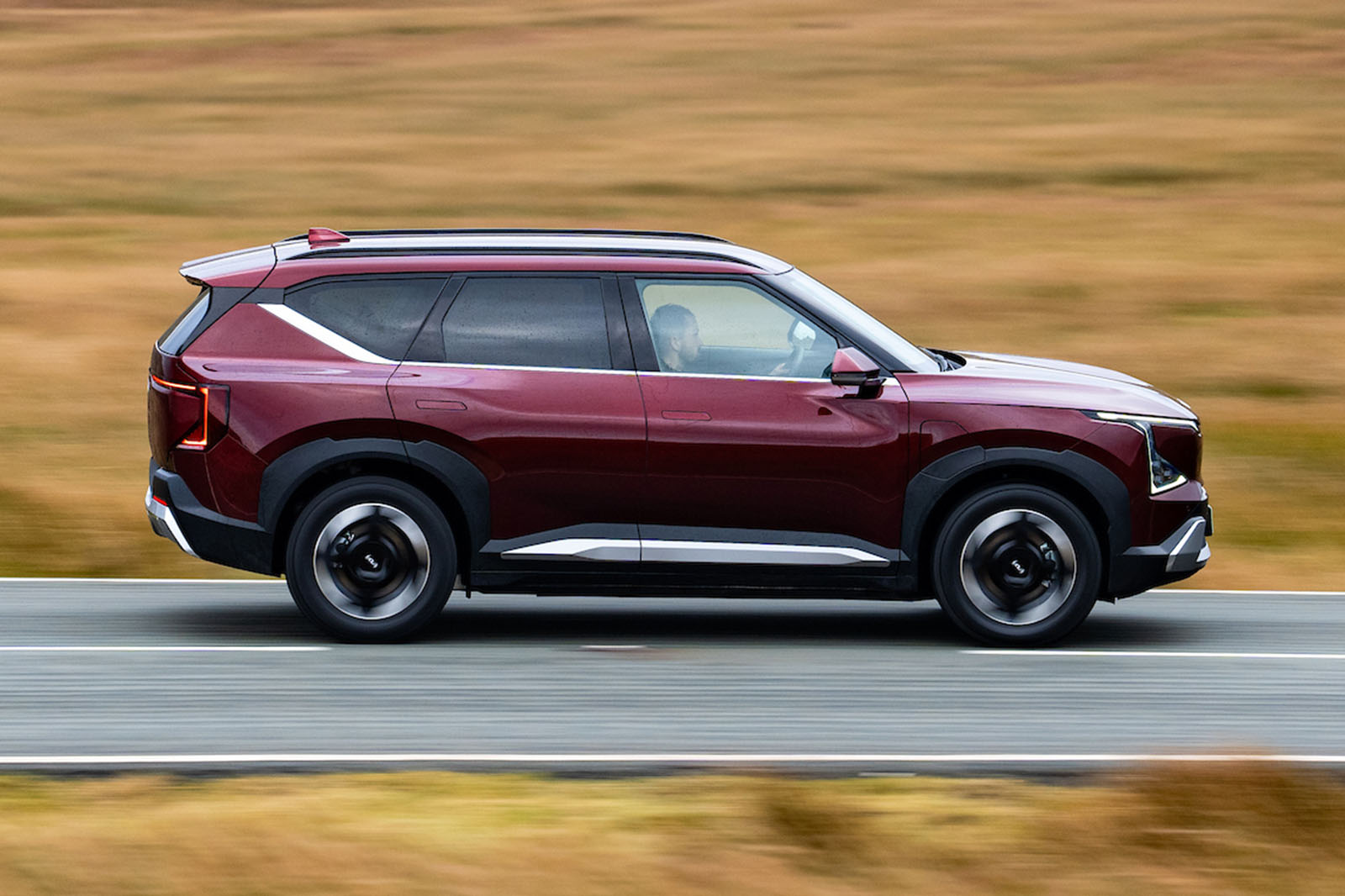 تصویر بررسی کیا EV5 مدل 2025 شماره 002