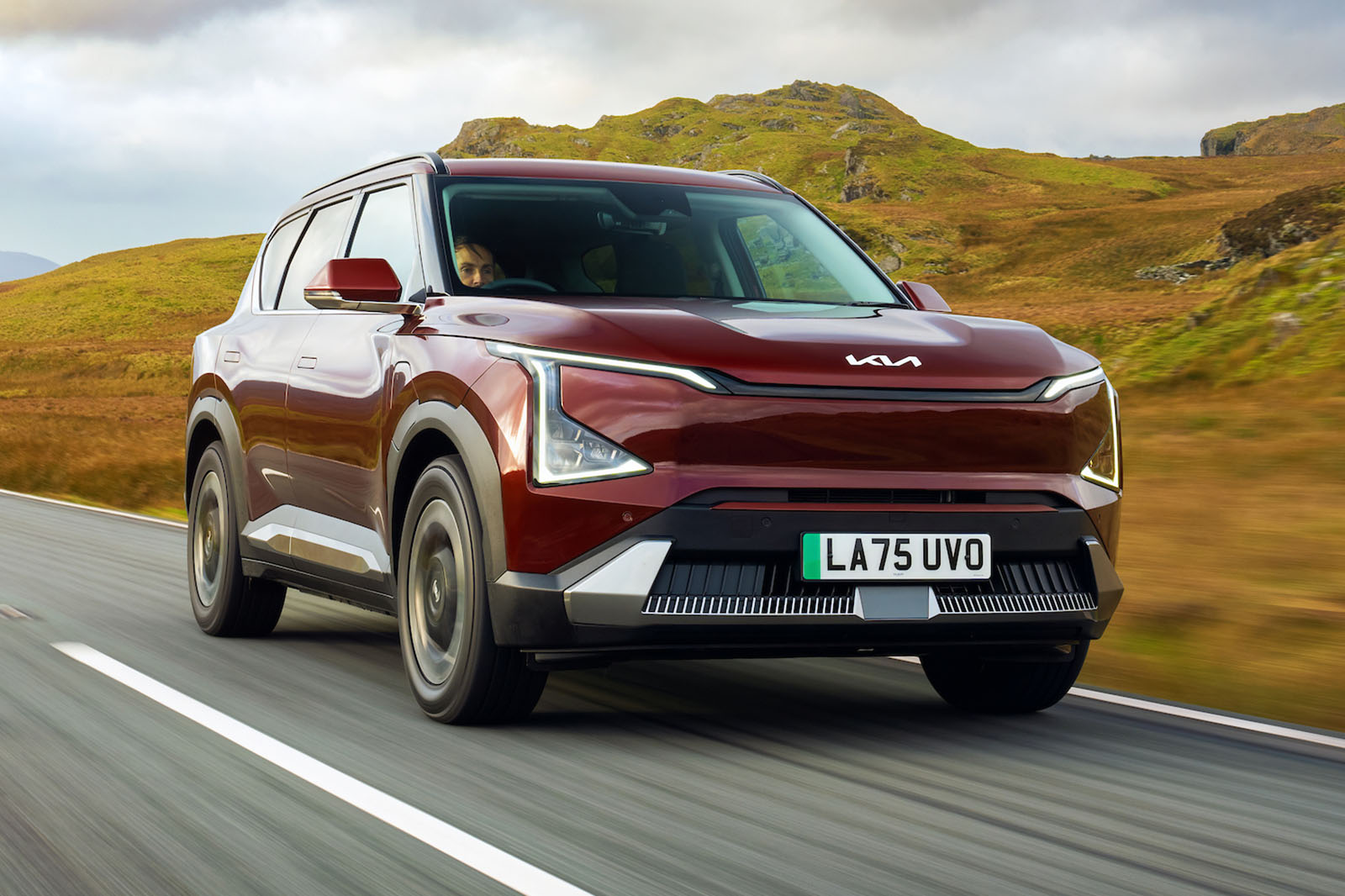 تصویر بررسی کیا EV5 مدل 2025 شماره 001