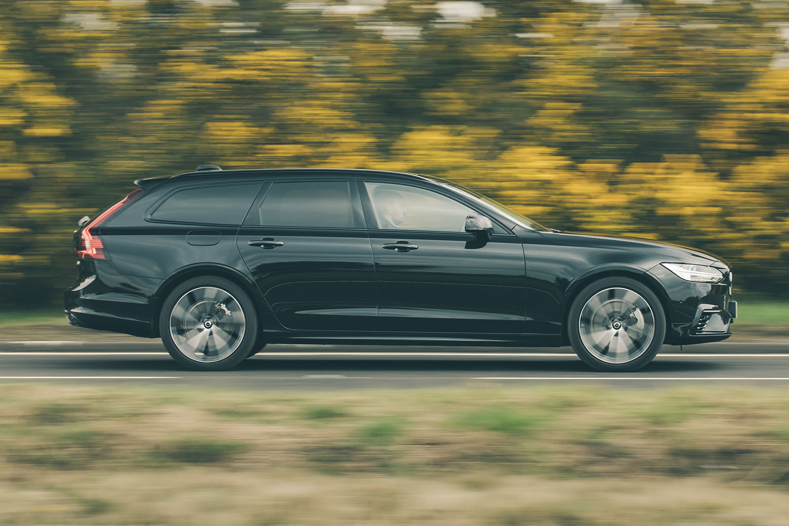 نمای جانبی ولوو V90