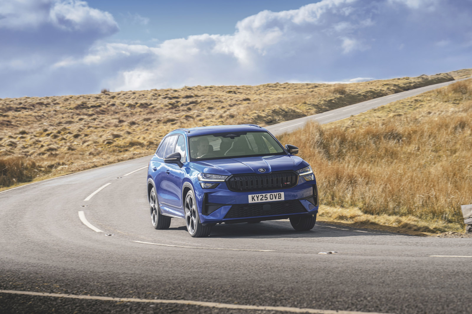 اسکودا کودیاک vRS در حال پیچیدن از جلو