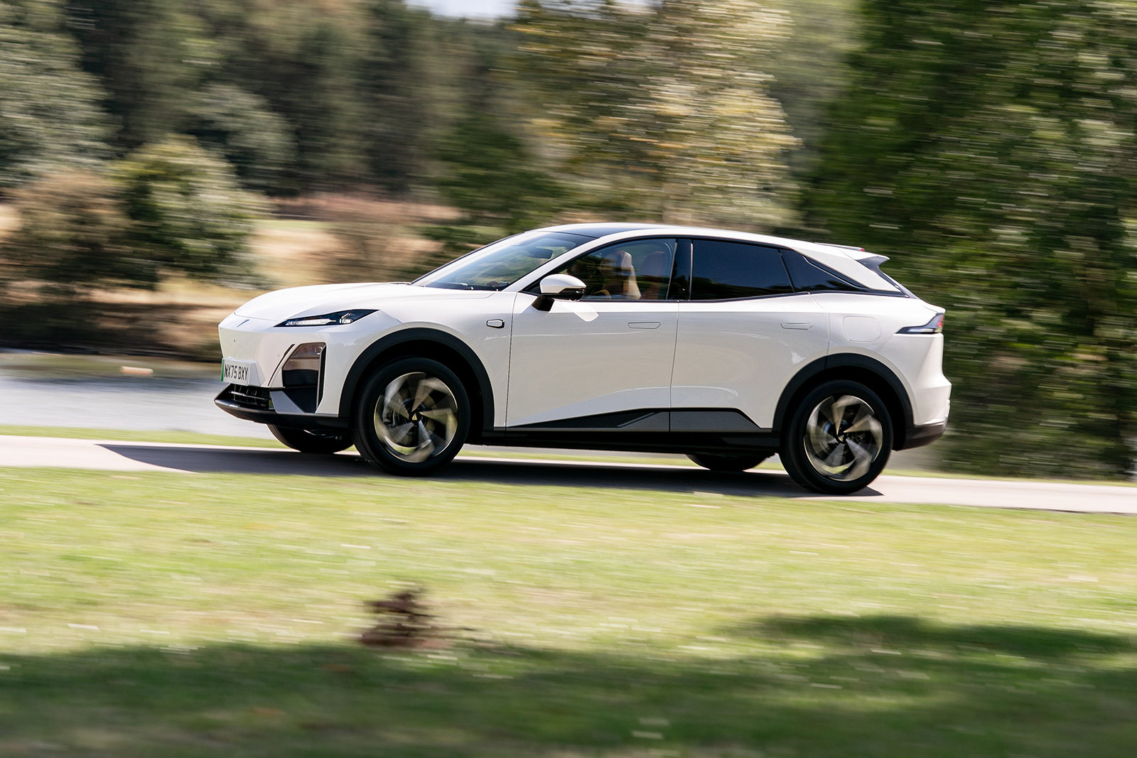 چانگان دیپال اس 07 در پیچ جاده