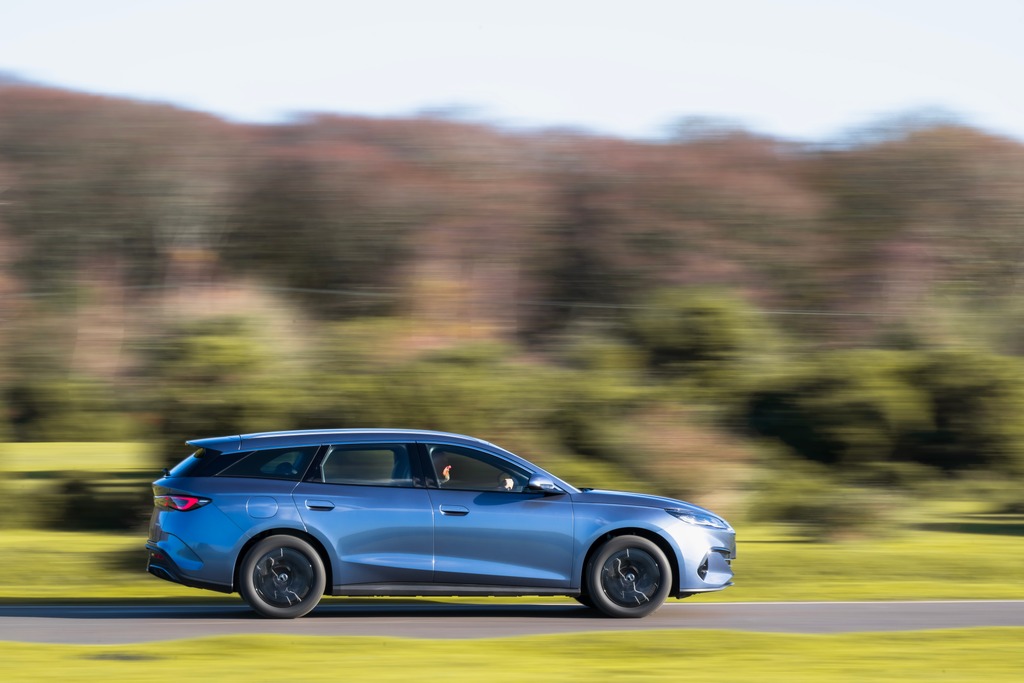 BYD Seal 6 Touring در جاده