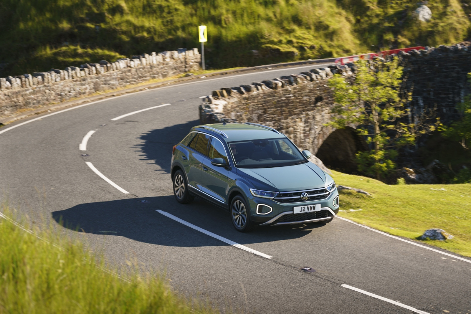 فولکس واگن تی راک در حال پیچیدن