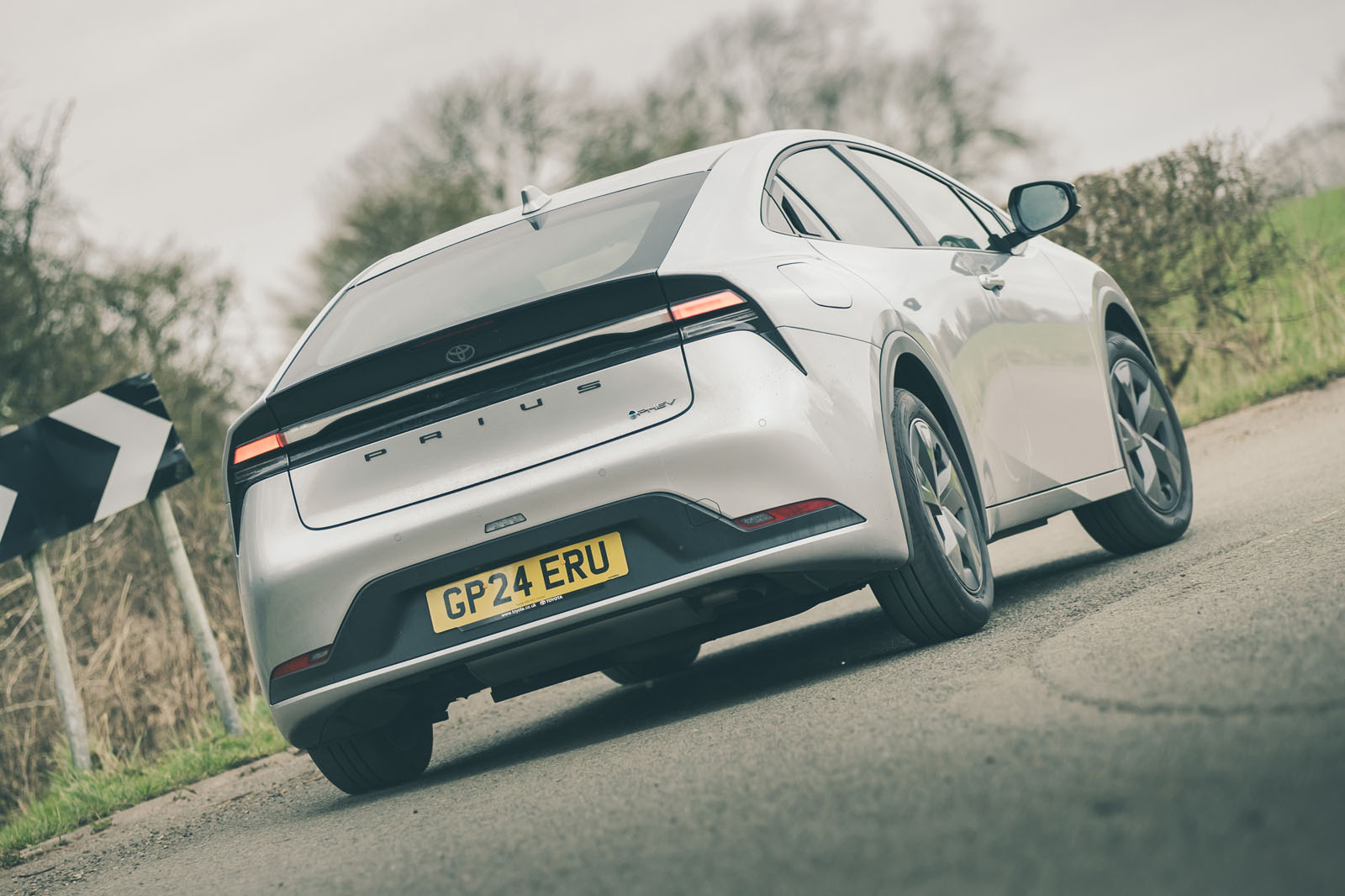 نمای عقب تویوتا پریوس