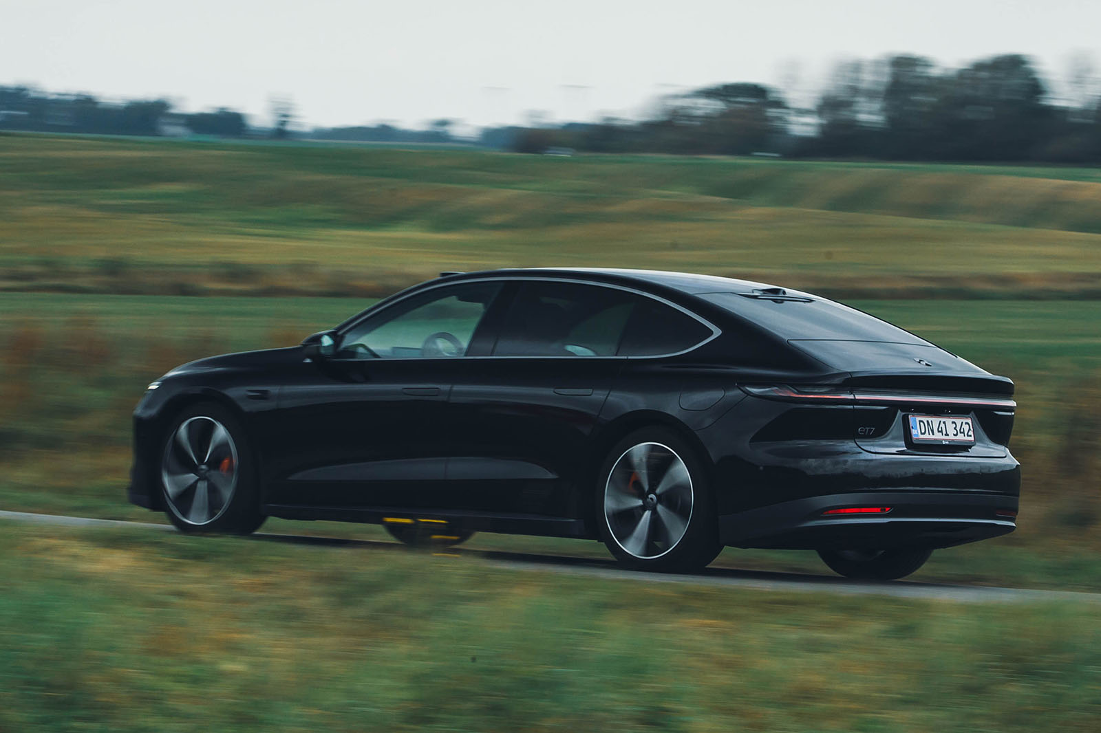 نیو ET7 در حال حرکت سریع از عقب