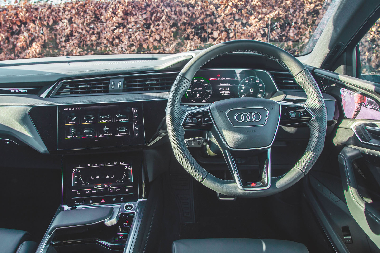 داشبورد و نمایشگرهای آئودی SQ8 e-tron