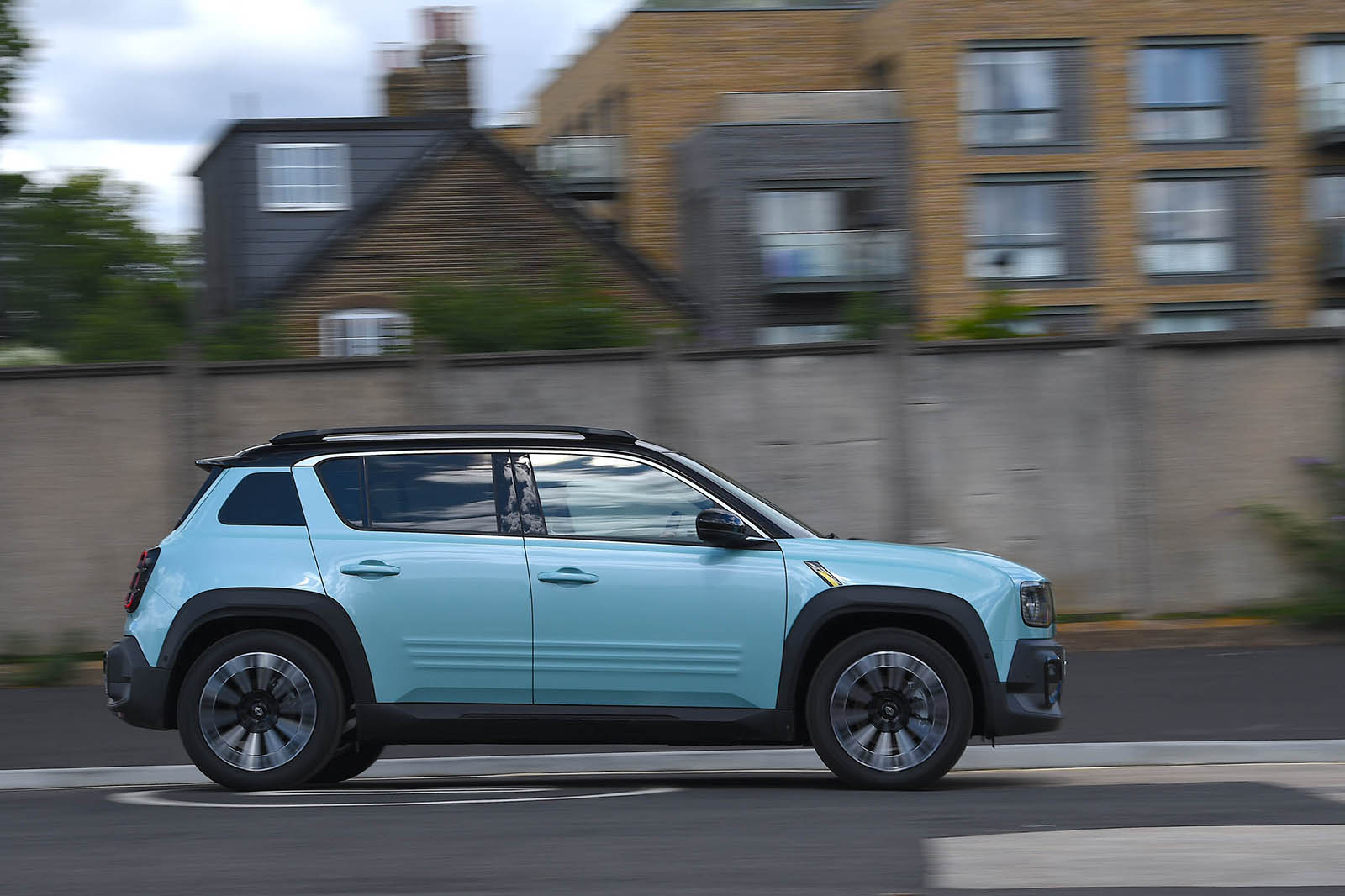 نمای جانبی رنو 4 برقی با طراحی مدرن