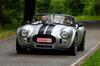 نمای جانبی AC Cobra GT رودستر در حال حرکت روی پیست
