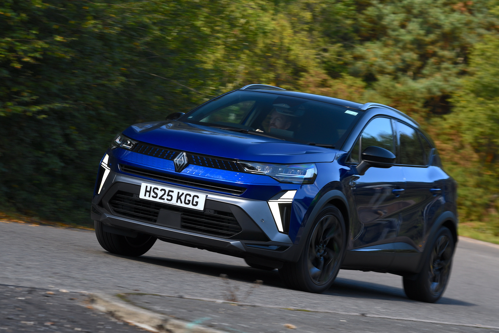 رنو کپچر هیبریدی در جاده