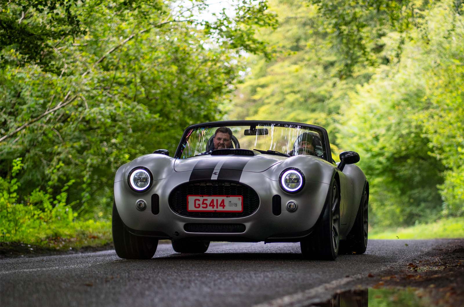 موتور قدرتمند V8 سوپرشارژردار AC Cobra GT