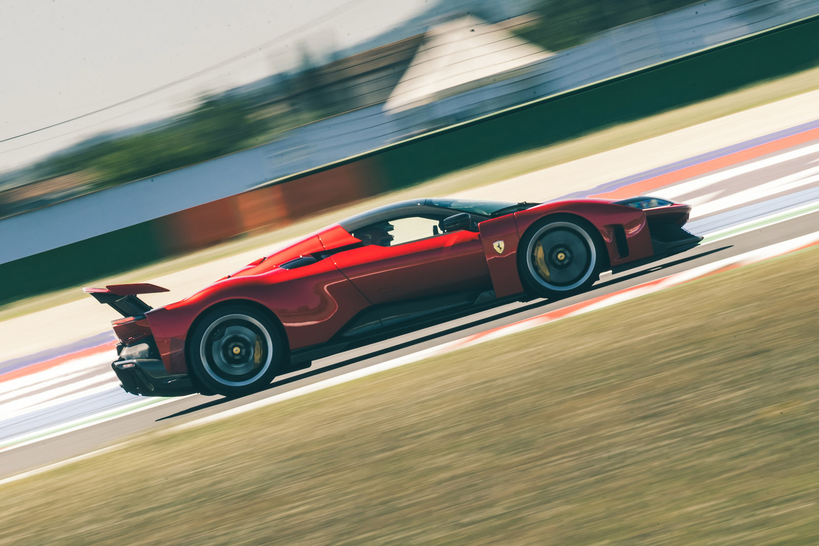 بررسی فراری اف 80 2025 تصویر شماره 2