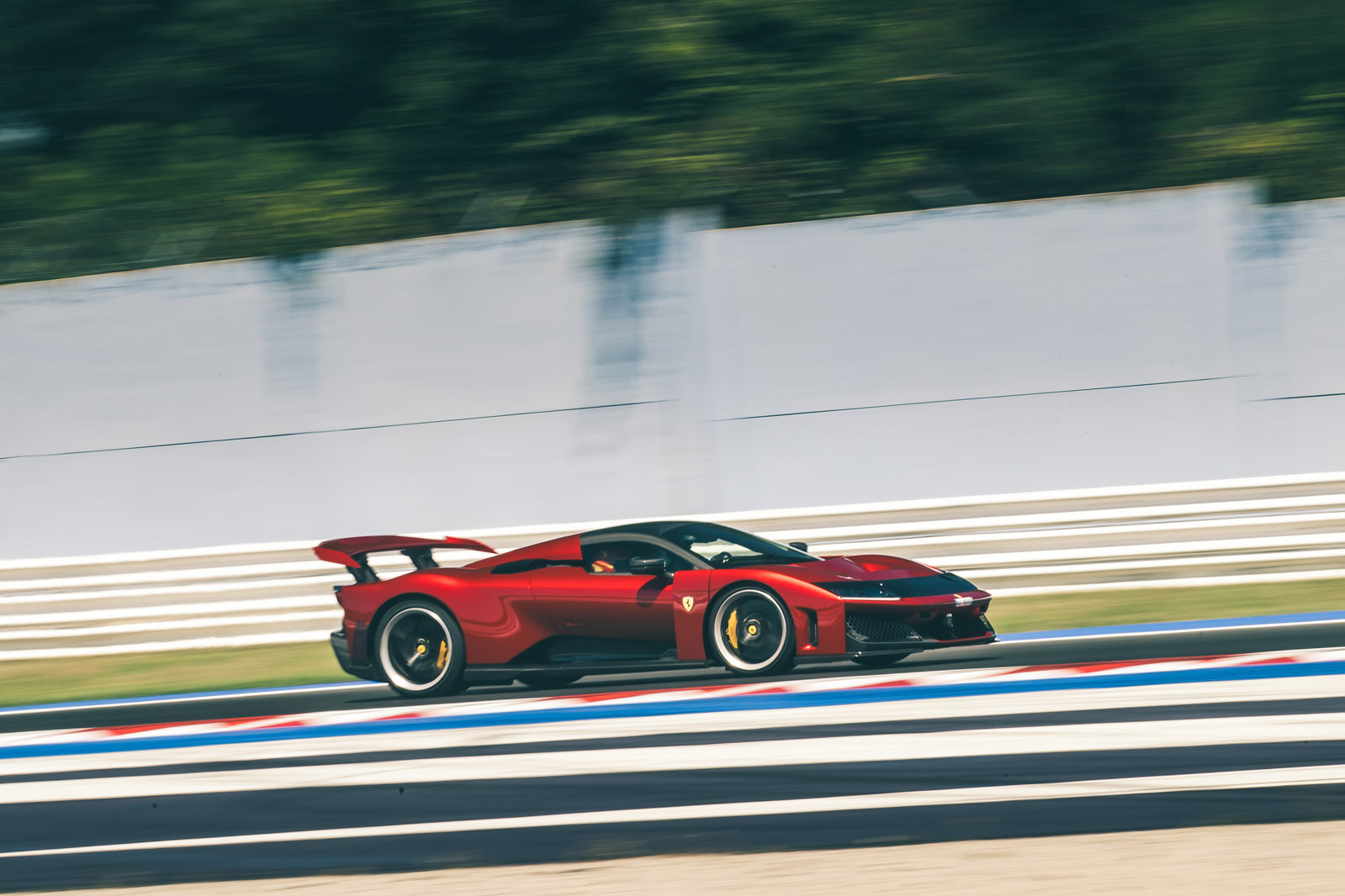 بررسی فراری اف 80 2025 تصویر شماره 22