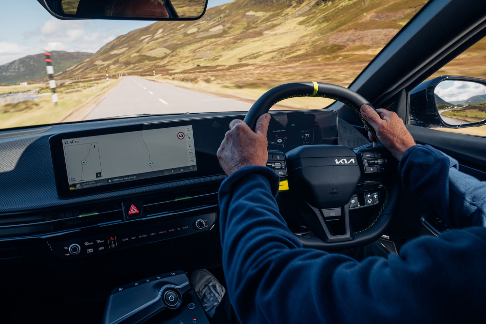 نمای رانندگی با Kia EV6 GT 2025