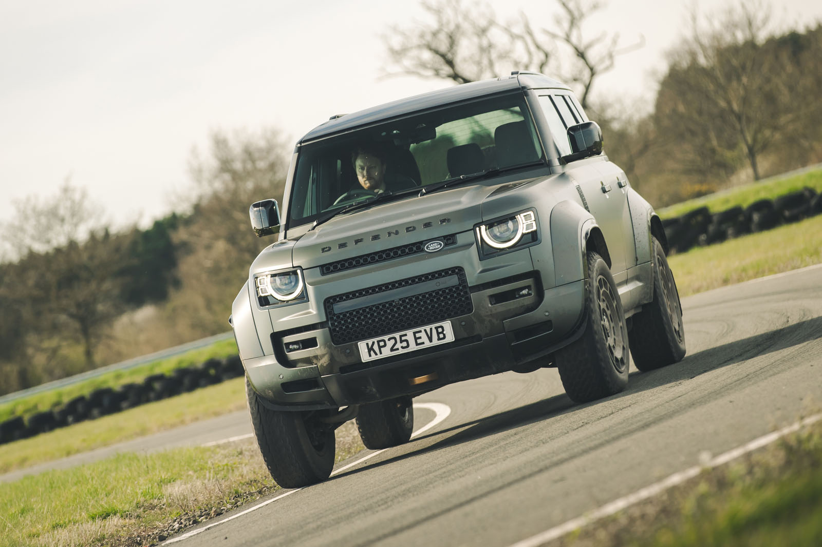 نمای گوشه جلو دیفندر اکتا