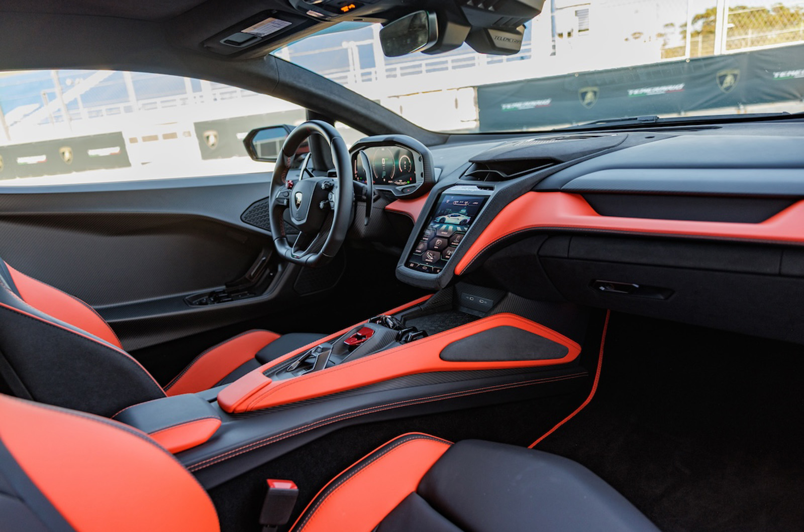 نمای سراسری کابین لامبورگینی تمرارایو