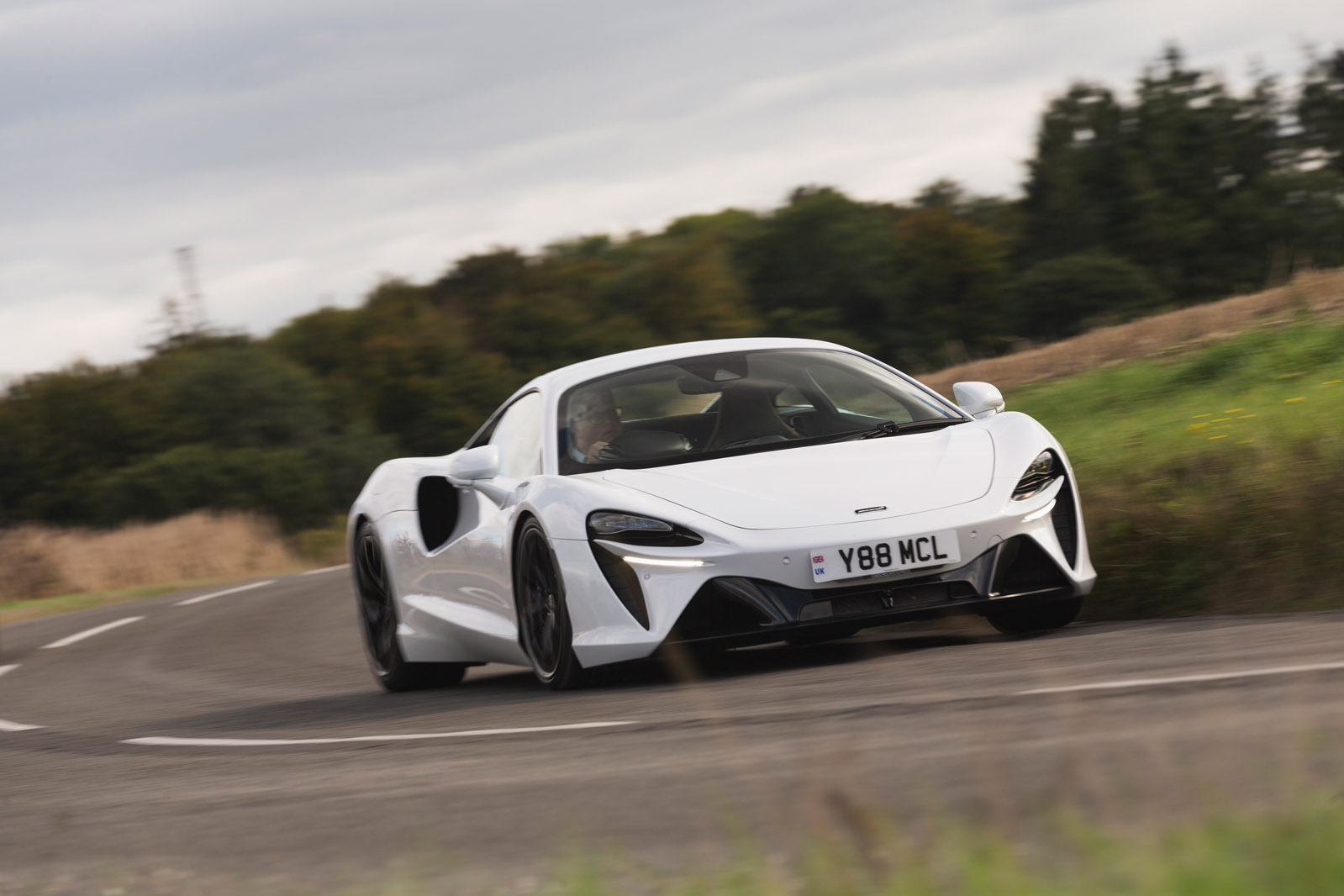 مک لارن آرتورا 2022 نمای جلوی گوشه