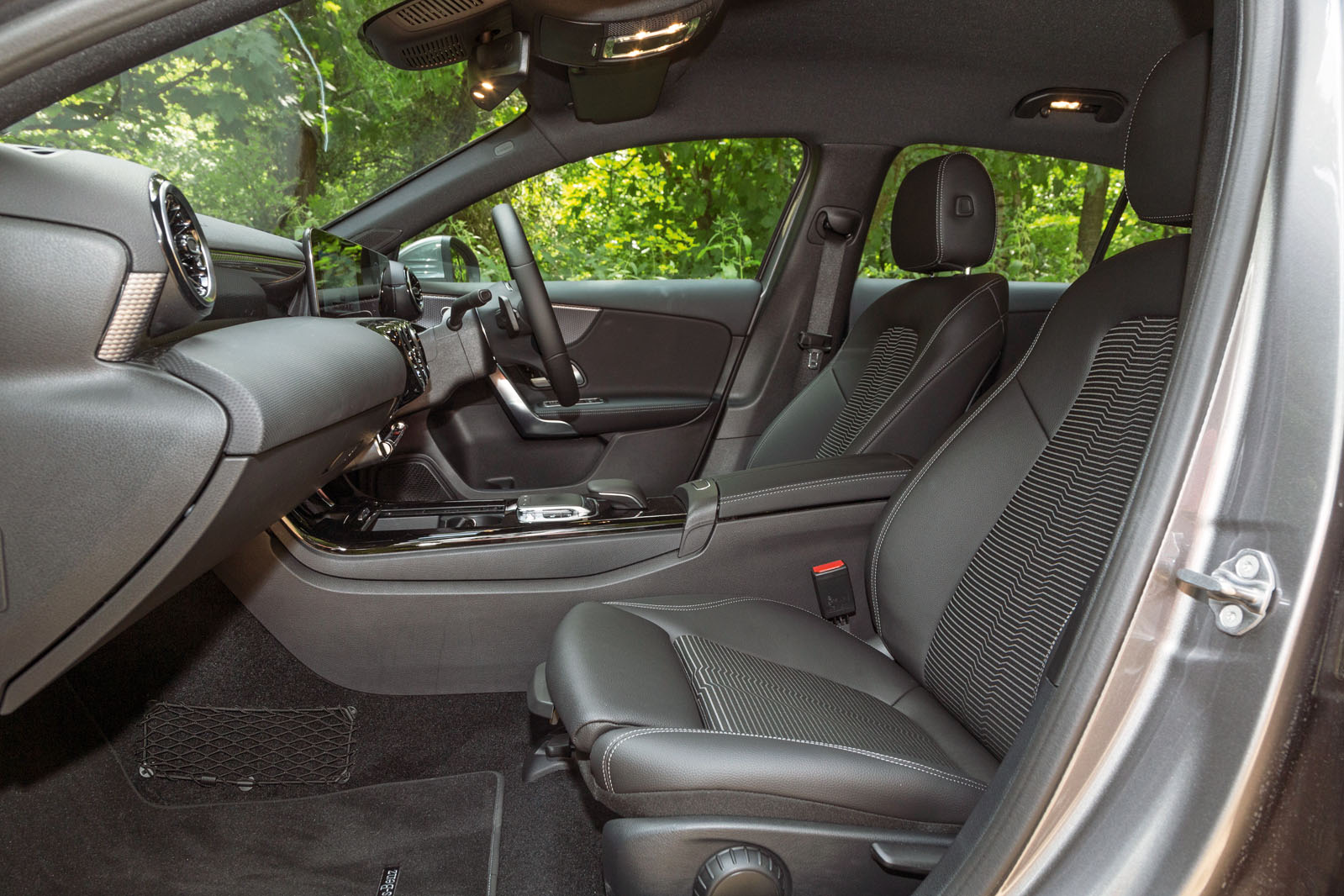 کابین داخلی مرسدس بنز A کلاس ۲۰۱۸ در تست جاده‌ای