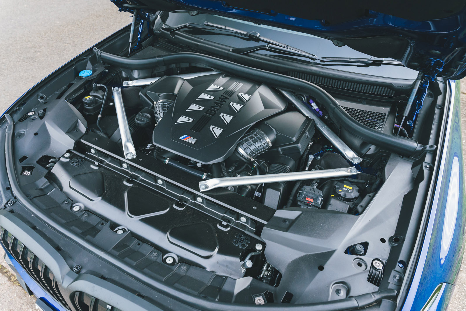 موتور V8 توئین‌توربو ب‌ام‌و X7 M60i