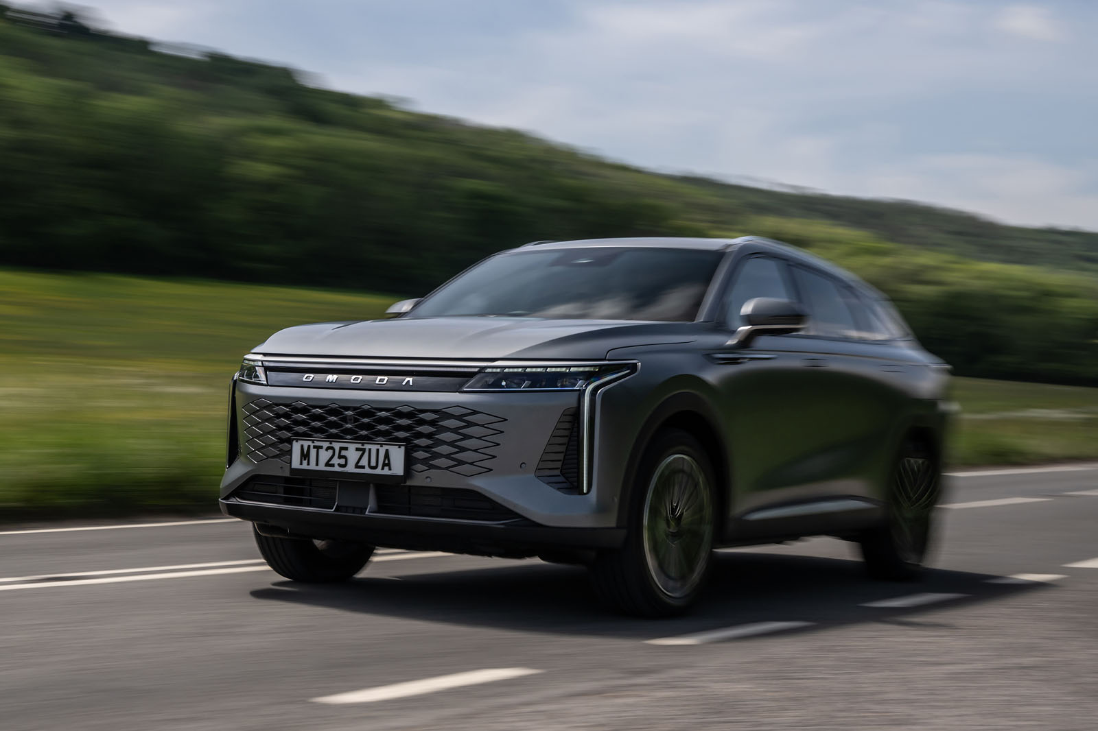 نمای جلو اومودا 9 در تست مصرف