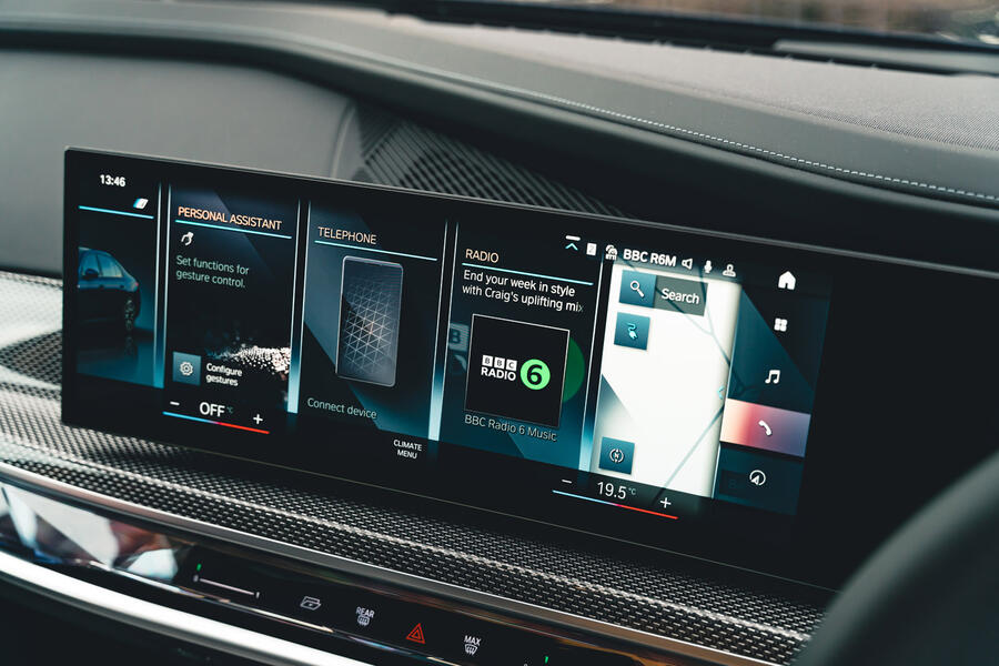 نمایشگر infotainment ب‌ام‌و i7