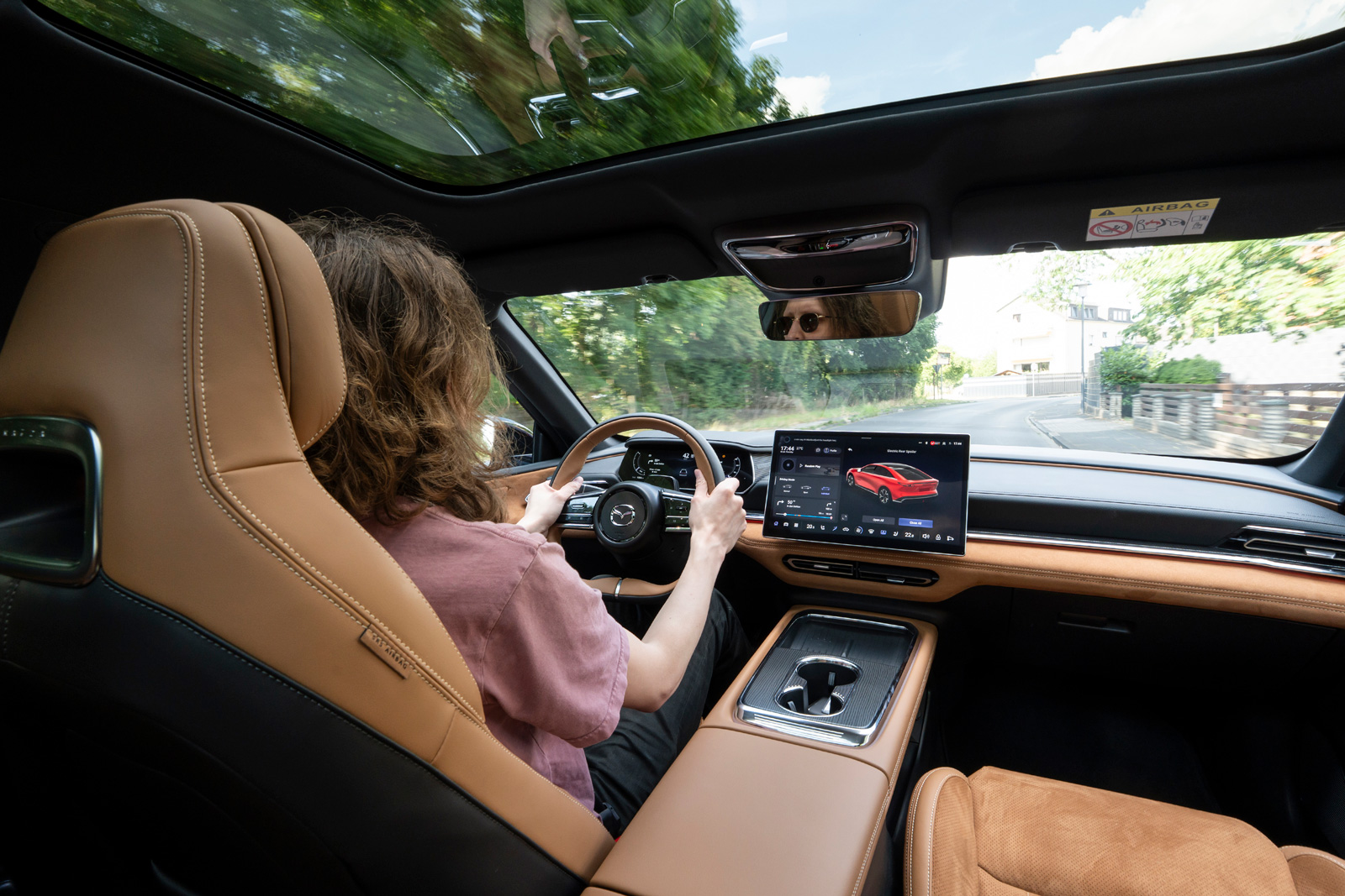 نمای داشبورد و صفحه نمایش بزرگ مزدا 6e