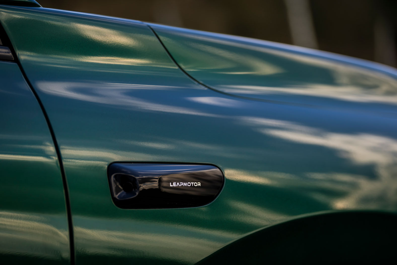 نمای جلو و سه‌چهارم لیپ‌موتور C10 2025